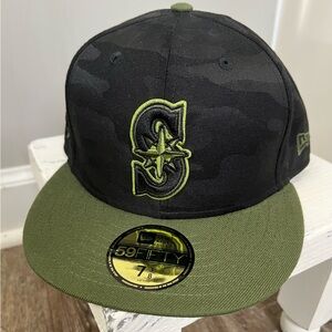 NWT Seattle Mariners Black Camo and Olive 59FIFTY Hat 7 3/8
